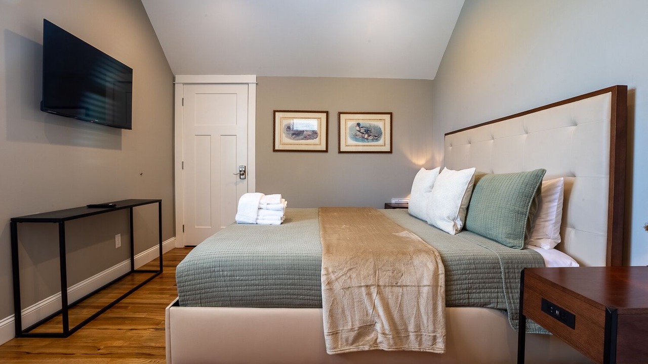 Photo of Bedroom in Woodfin