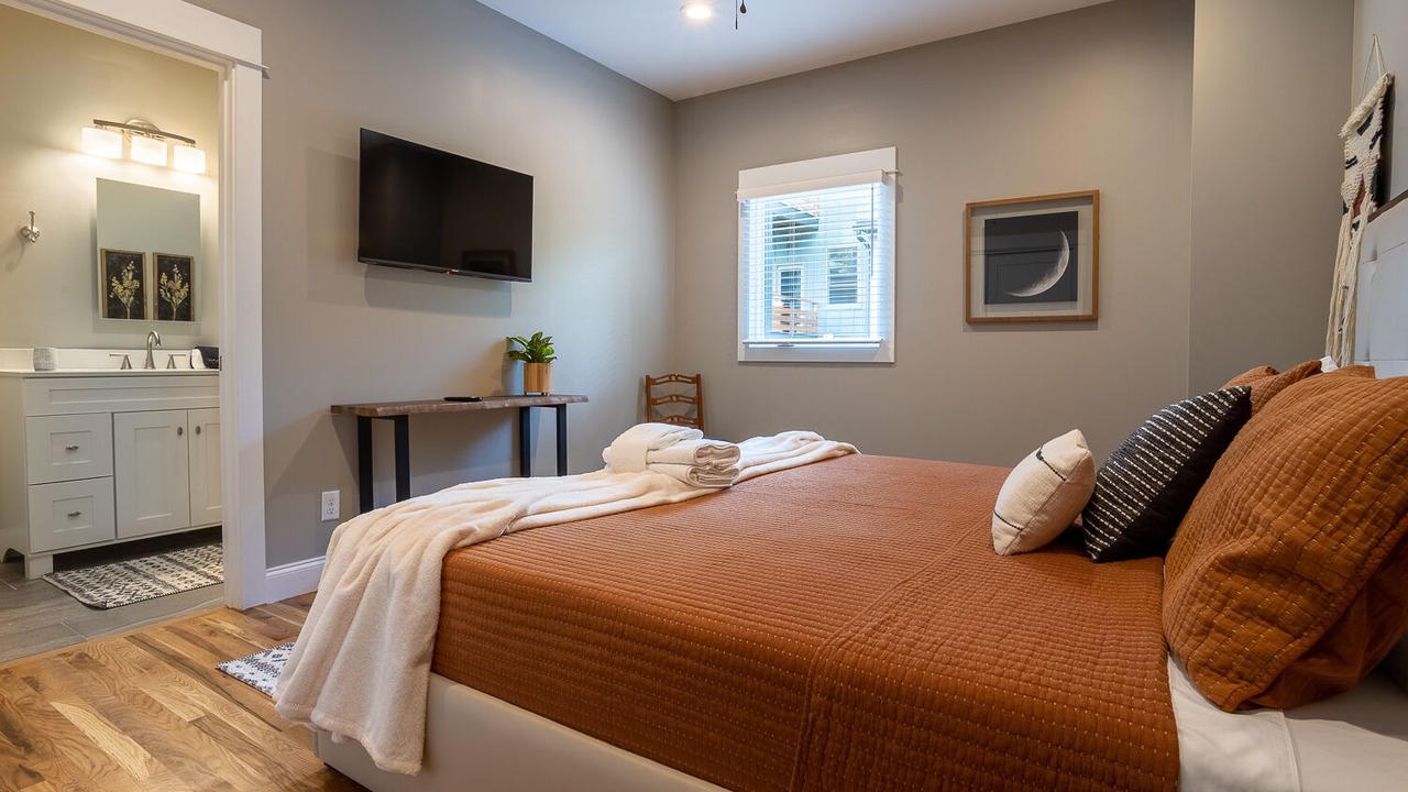 Photo of Bedroom in Woodfin