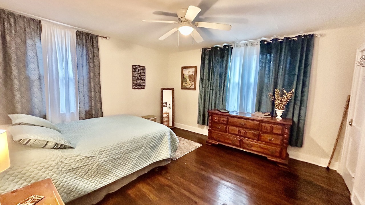 Photo of Bedroom in Forest Hills