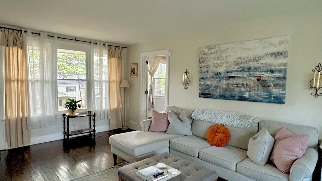 Photo of Livingroom in Forest Hills