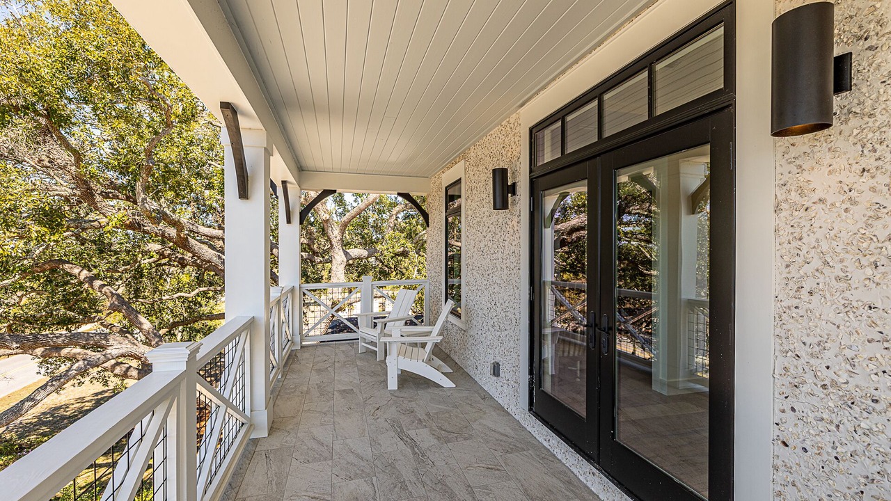 Photo of Patio Balcony in East Beach