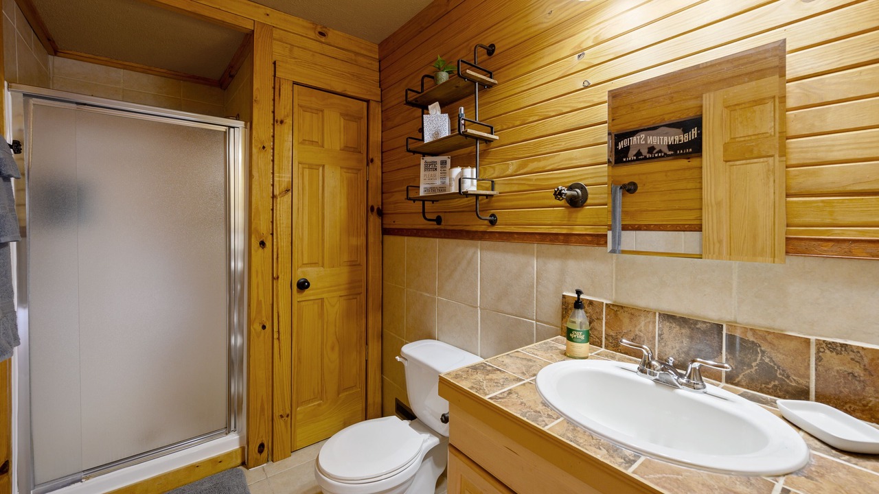 Photo of Bathroom in Cosby