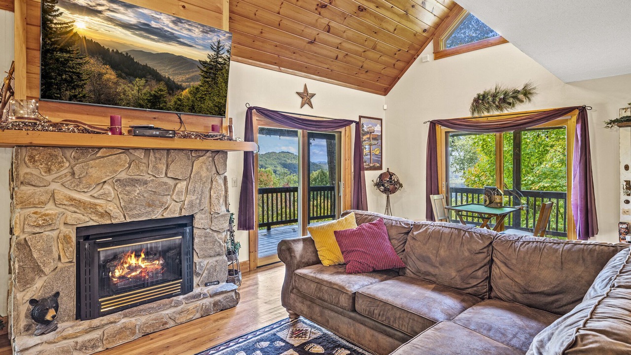 Photo of Livingroom in Maggie Valley