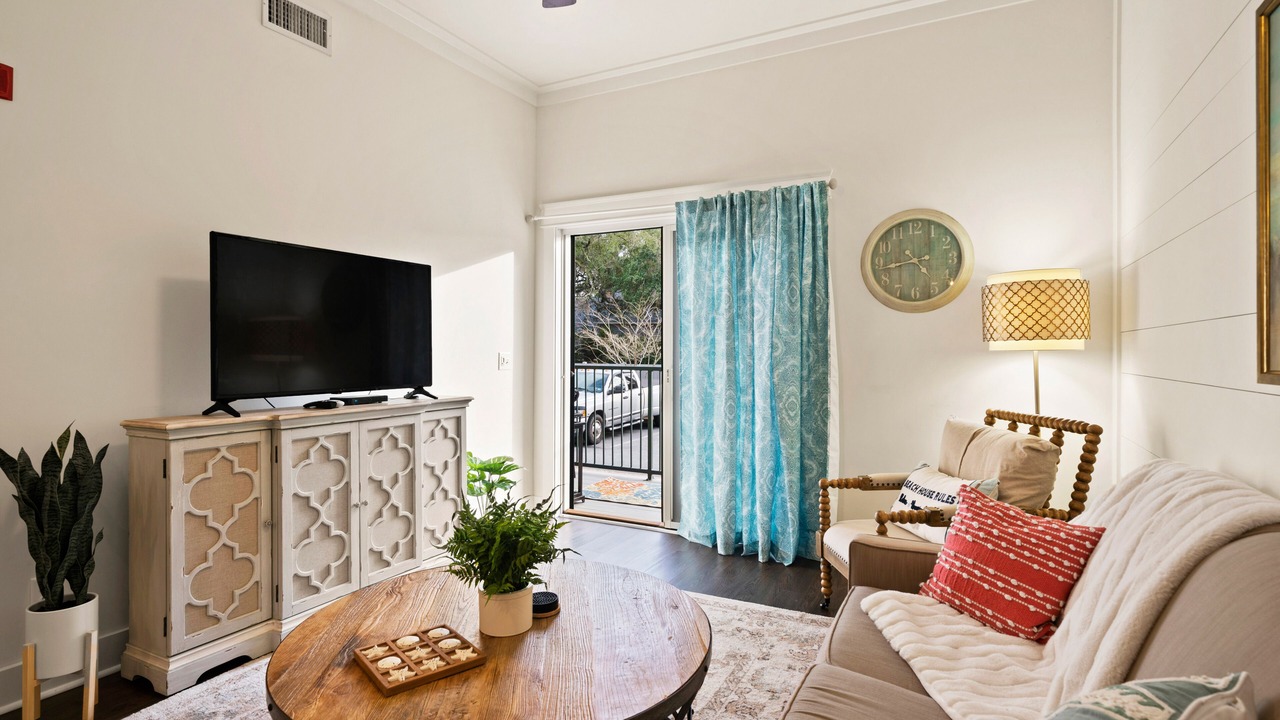 Photo of Livingroom in King City