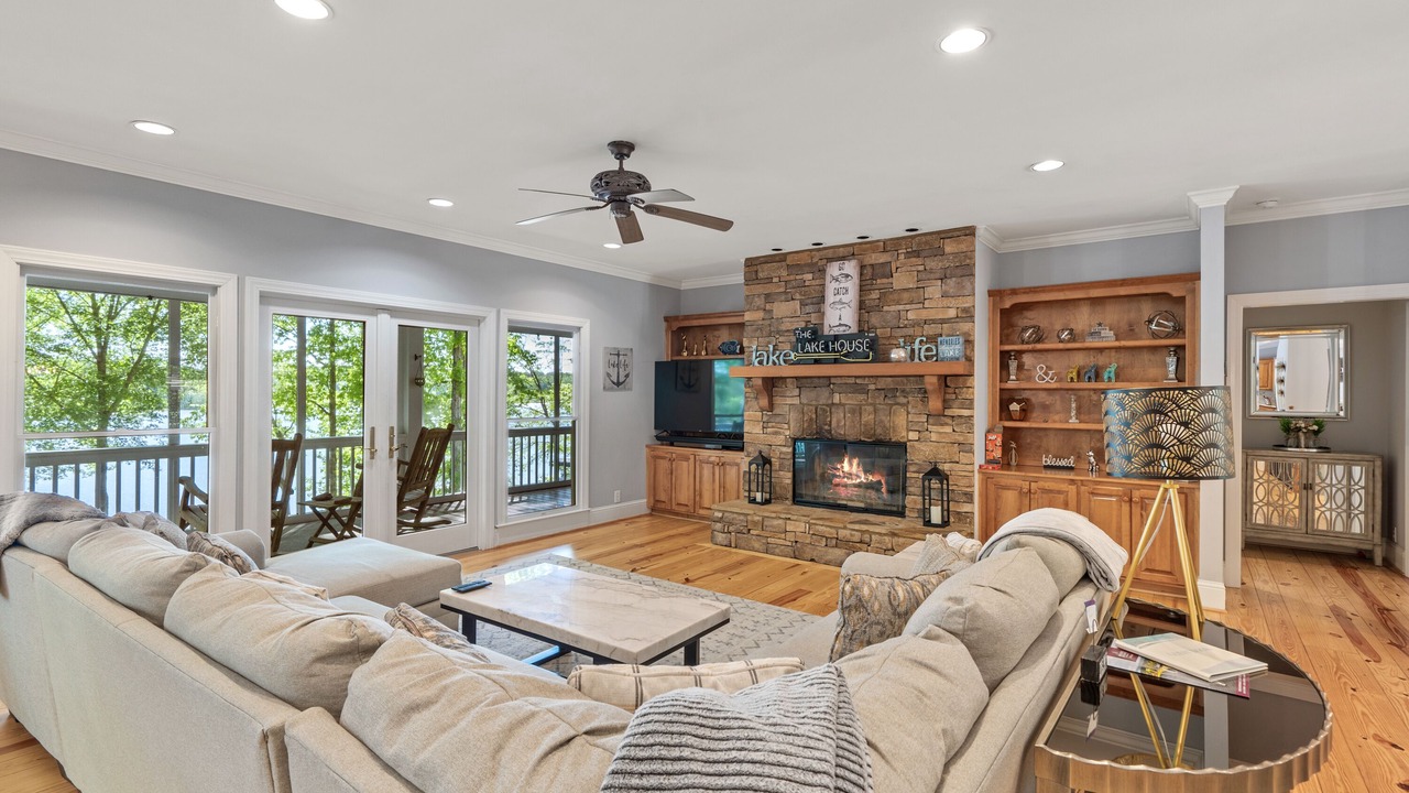 Photo of Livingroom in Eatonton