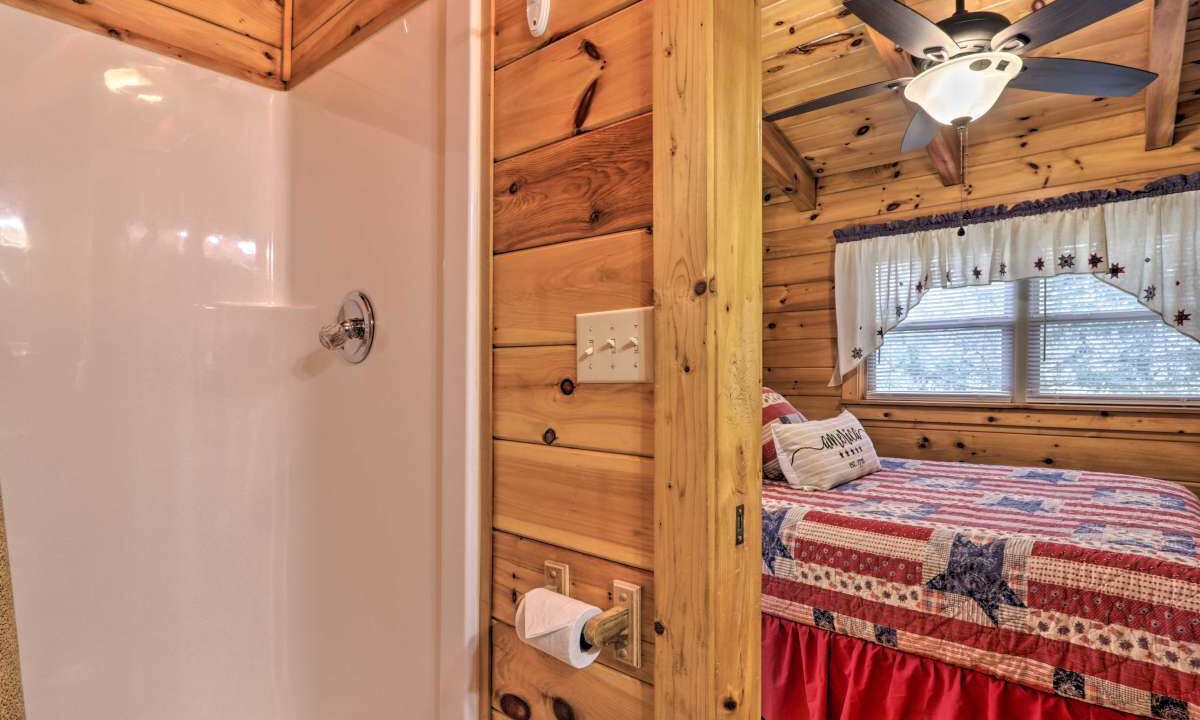 Photo of Bathroom in Cosby