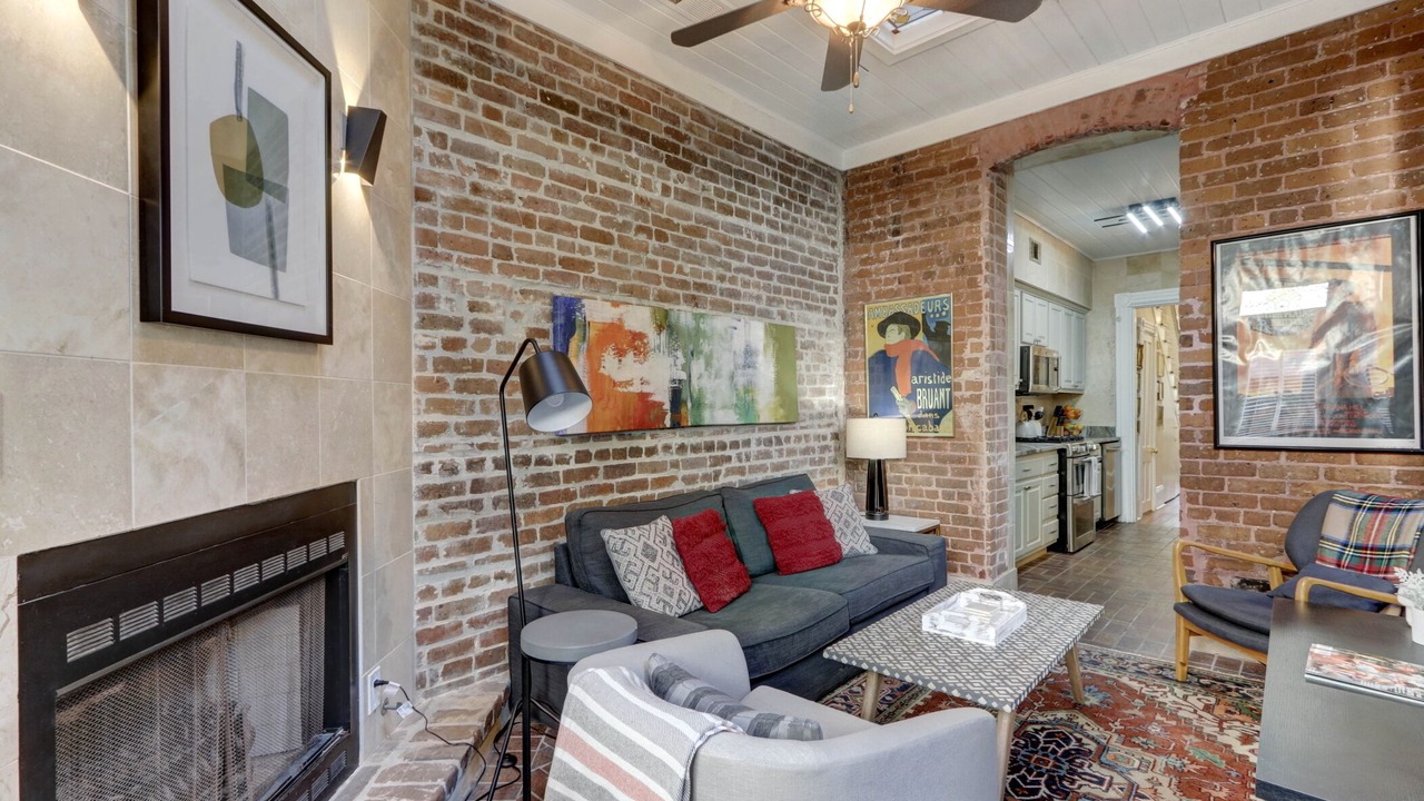 Photo of Bedroom in Historic District - North