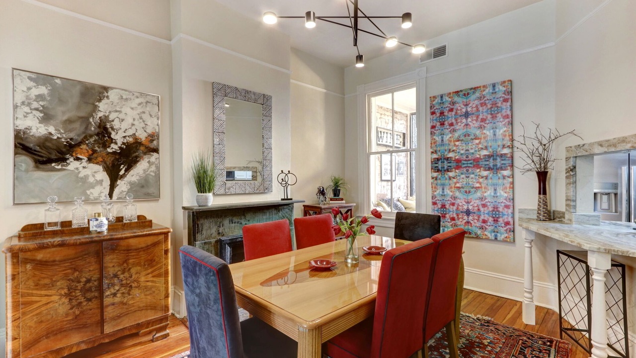 Photo of Livingroom in Historic District - North