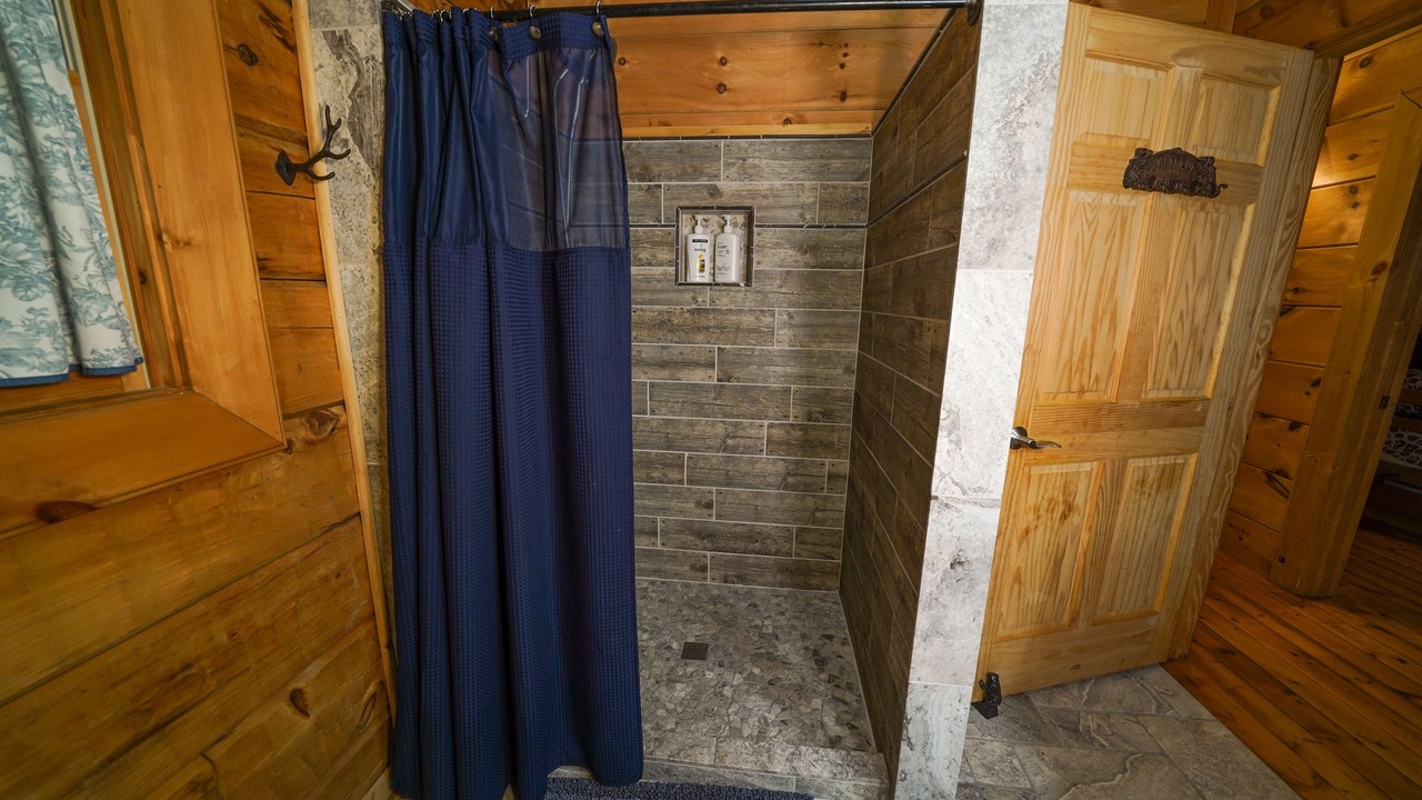 Photo of Bathroom in Cosby