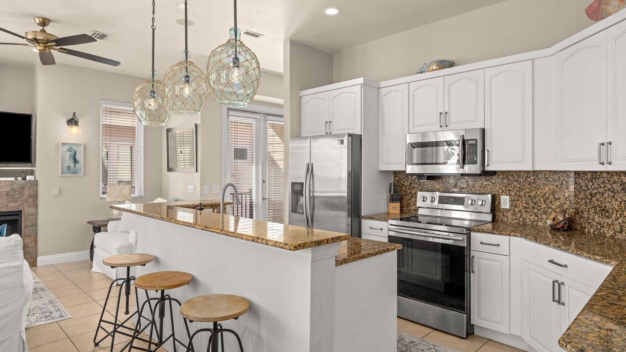 Photo of Kitchen in Laguna Beach Estates