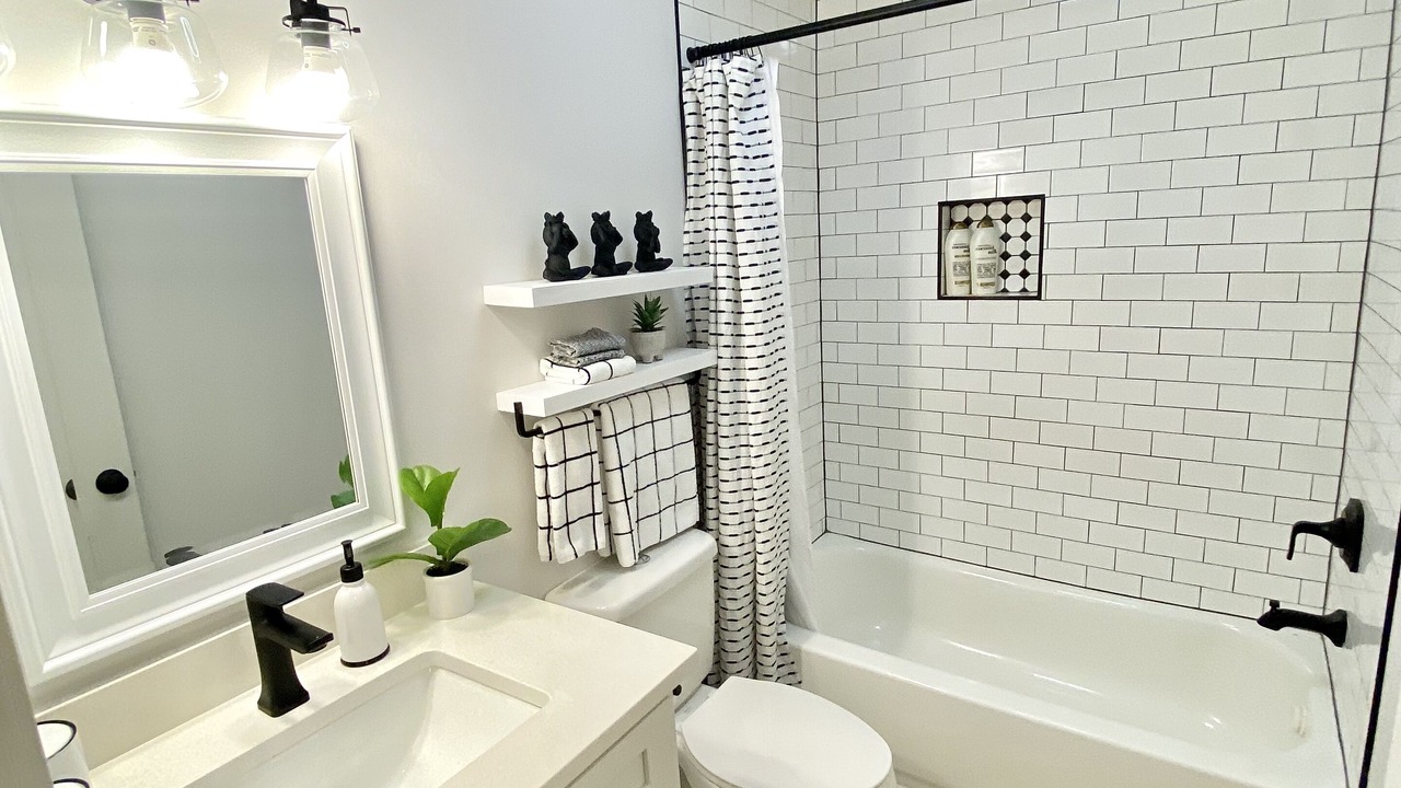 Photo of Bathroom in Harbor House