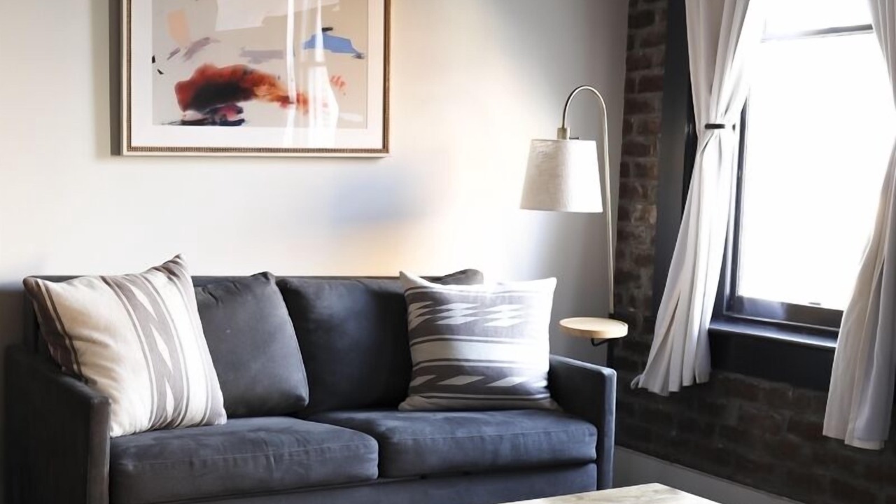 Photo of Livingroom in Historic District - North