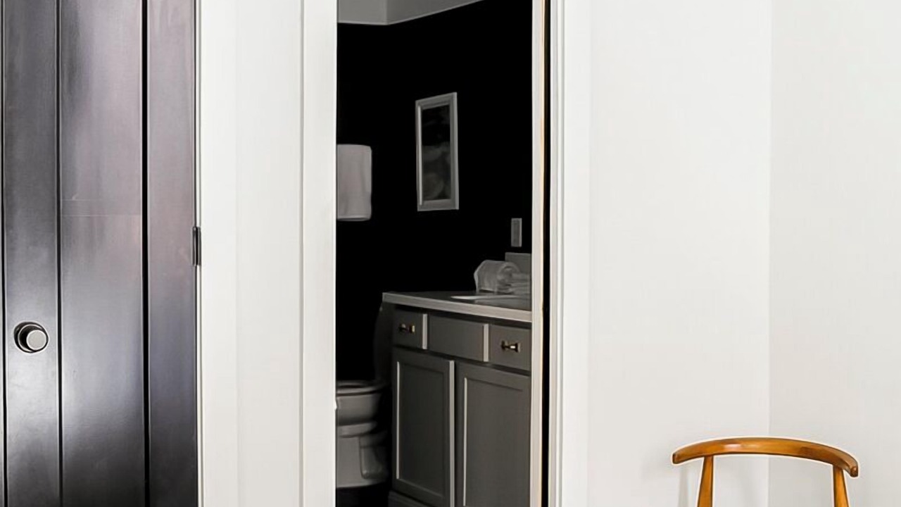 Photo of Bedroom in Historic District - North