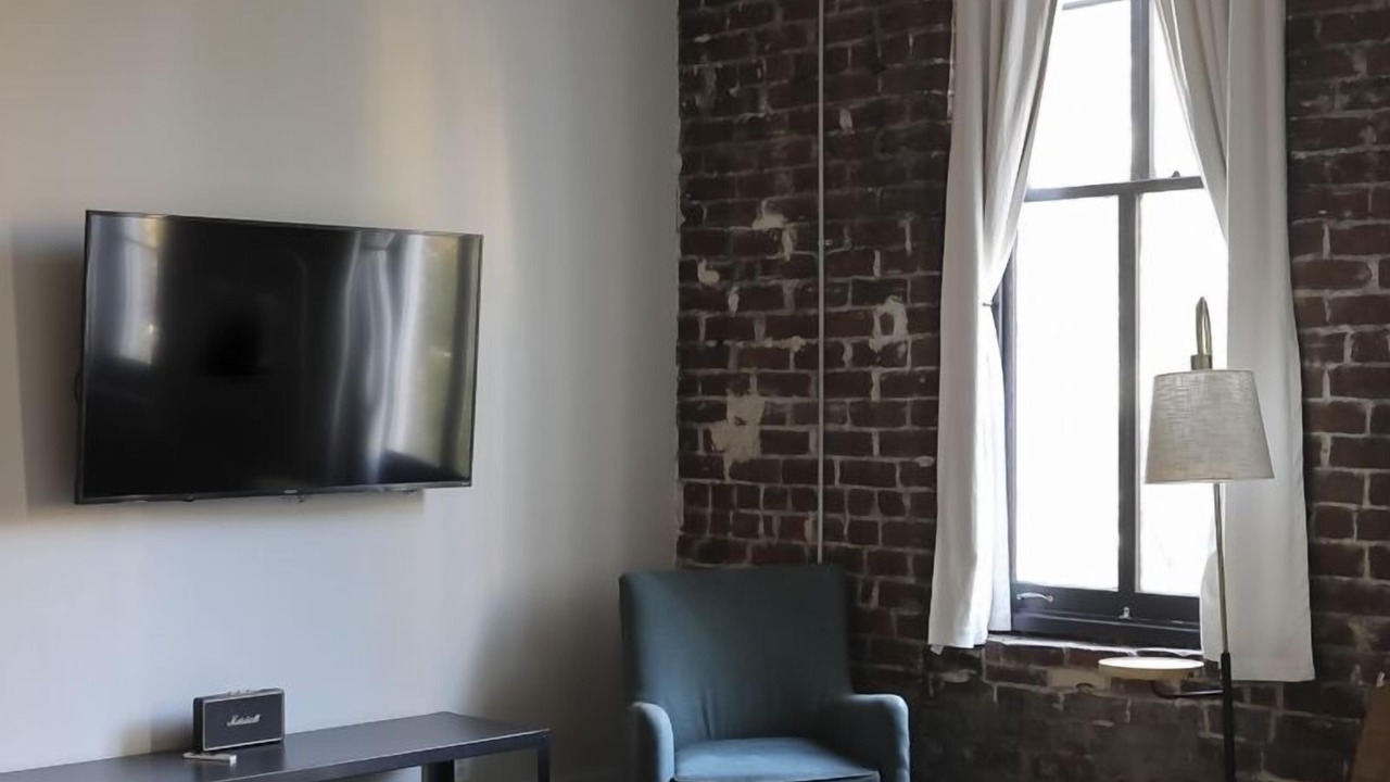 Photo of Livingroom in Historic District - North
