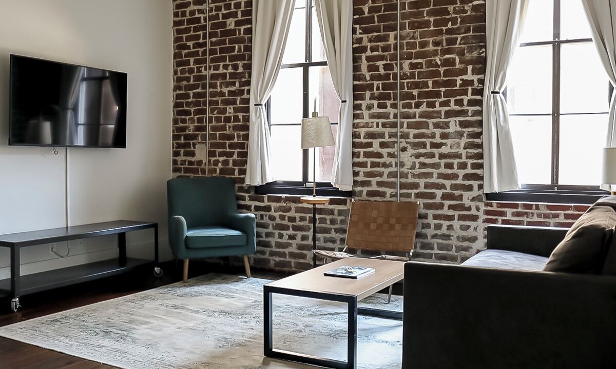 Photo of Livingroom in Historic District - North