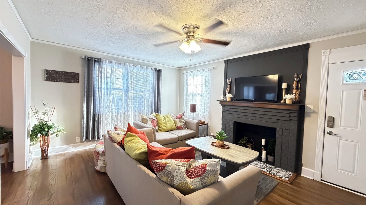 Photo of Livingroom in Midtown
