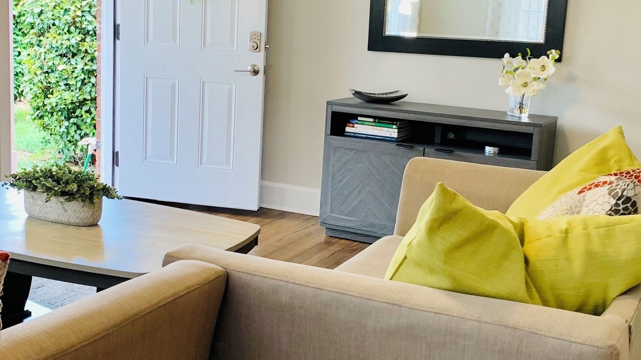 Photo of Livingroom in Midtown