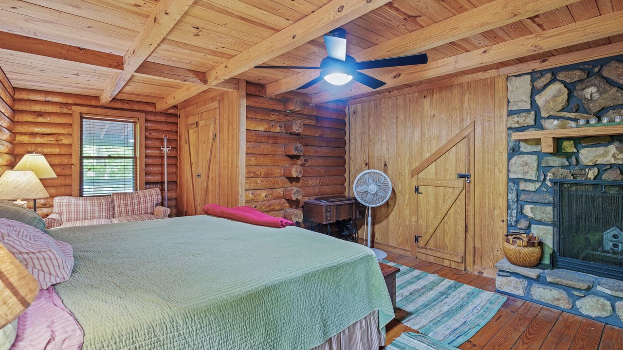 Photo of Bedroom in Jasper
