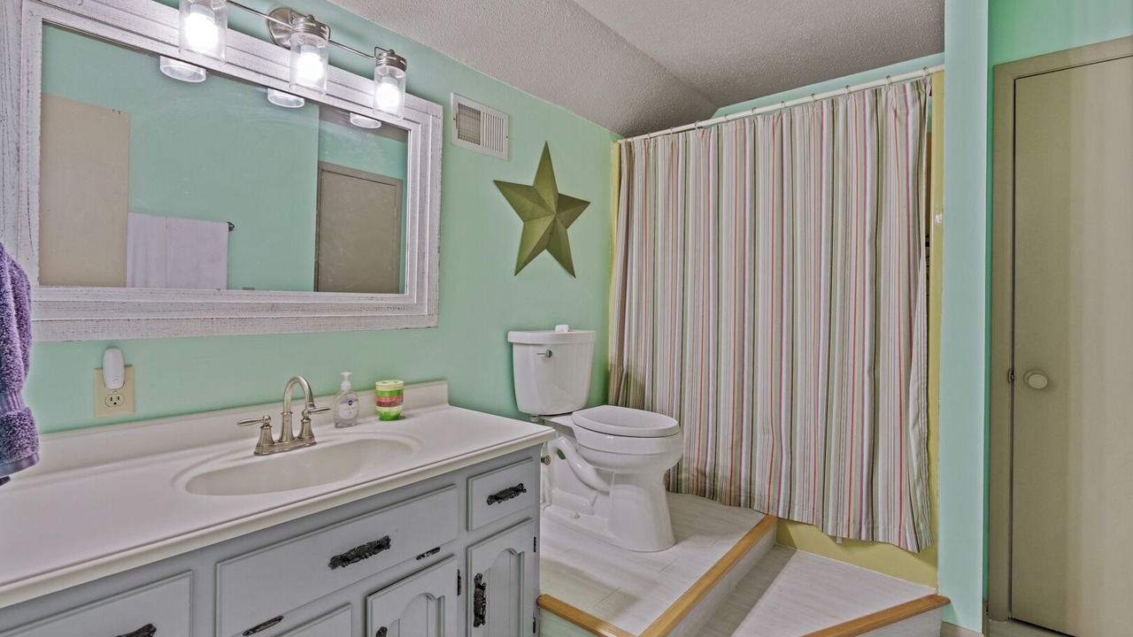 Photo of Bathroom in Jasper