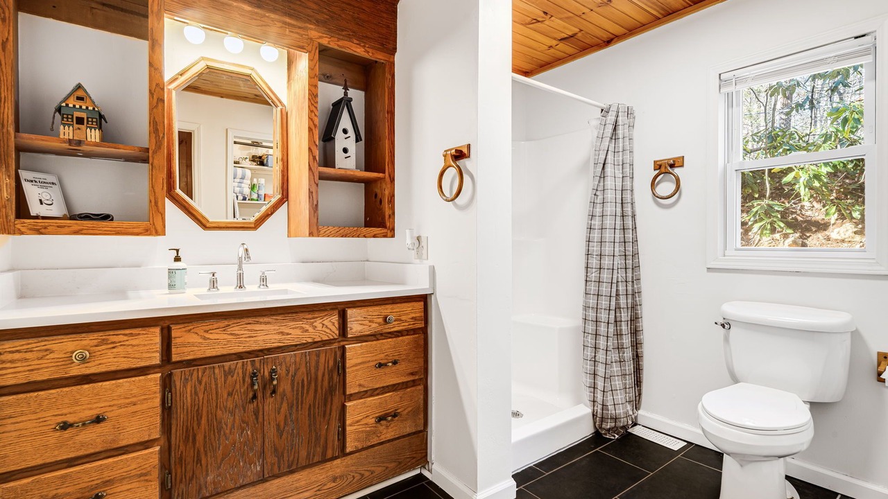 Photo of Bathroom in Maggie Valley