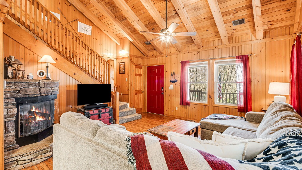 Photo of Livingroom in Maggie Valley