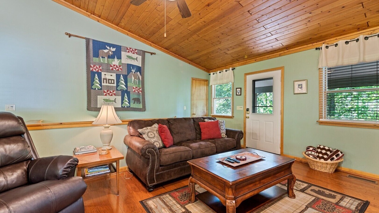 Photo of Livingroom in Maggie Valley