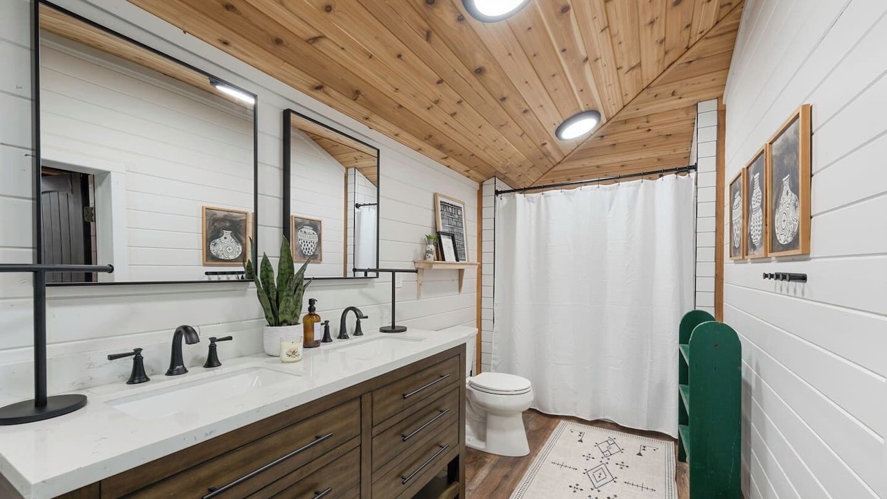 Photo of Bathroom in Section