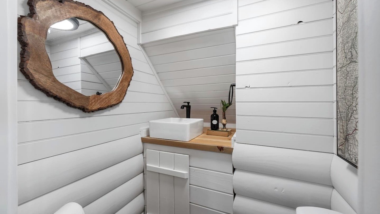 Photo of Bathroom in Section