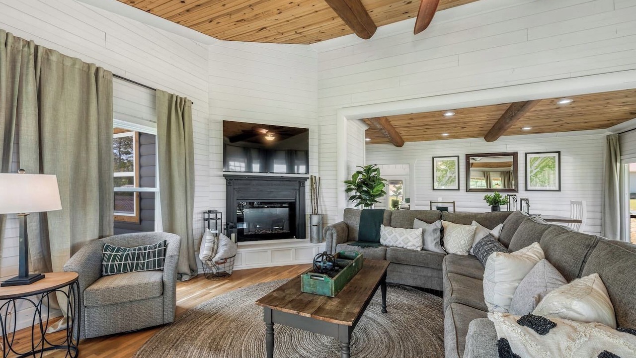 Photo of Livingroom in Section