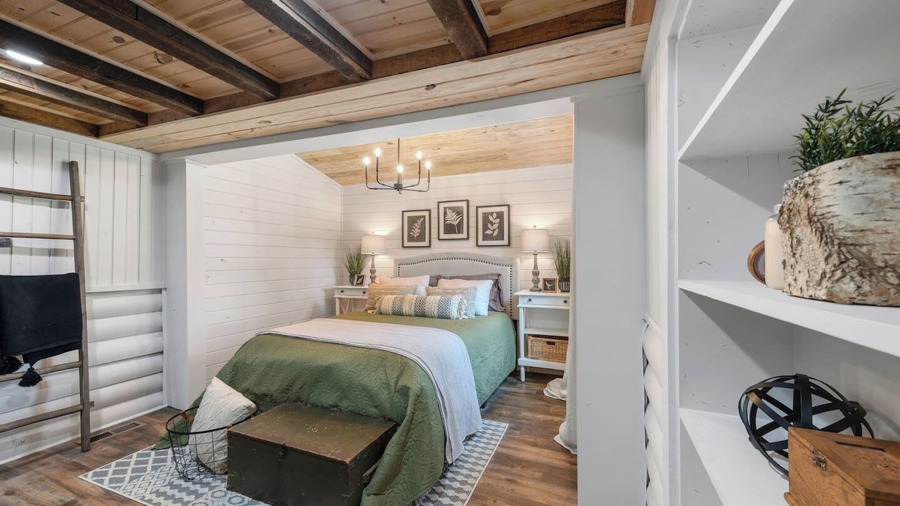 Photo of Bedroom in Section