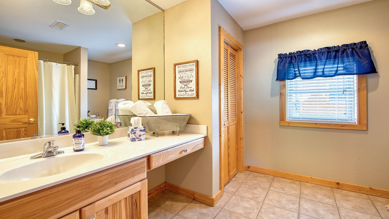 Photo of Bathroom in Maggie Valley