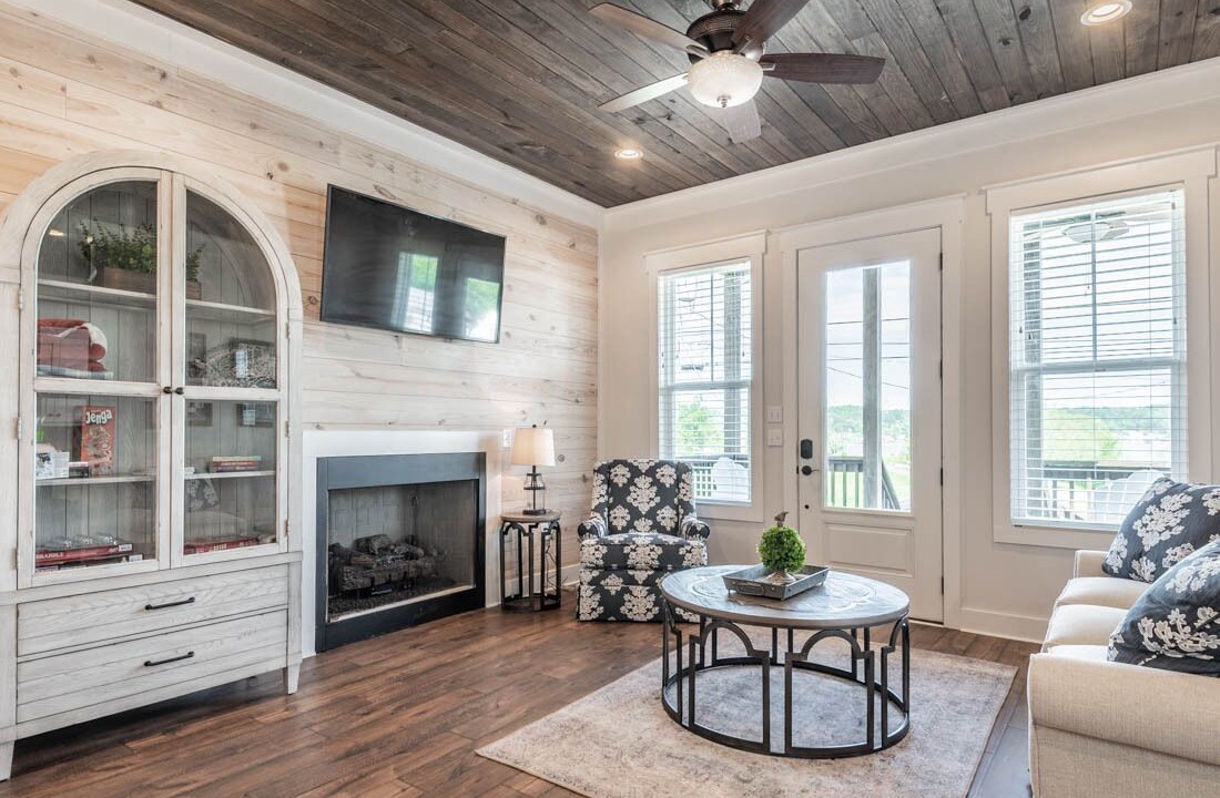 Photo of Livingroom in Guntersville
