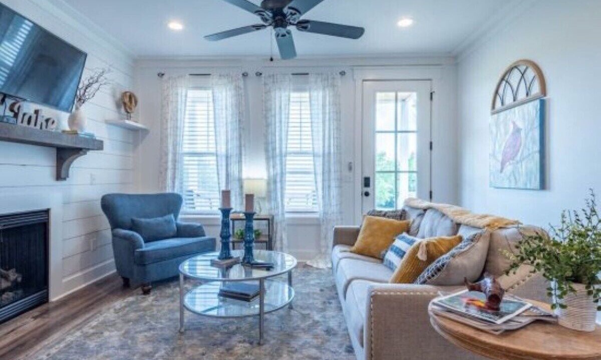 Photo of Livingroom in Guntersville
