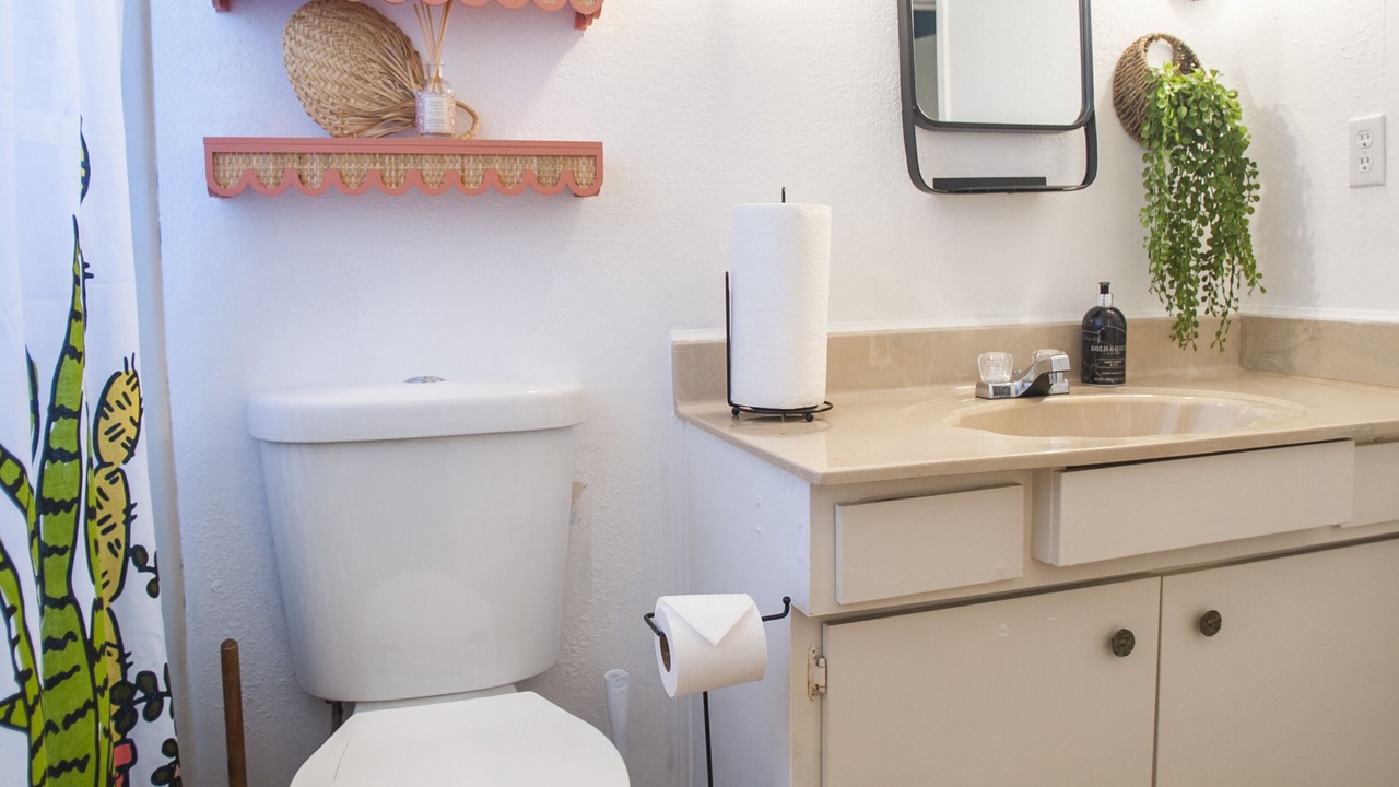 Photo of Bathroom in Weeki Wachee Gardens