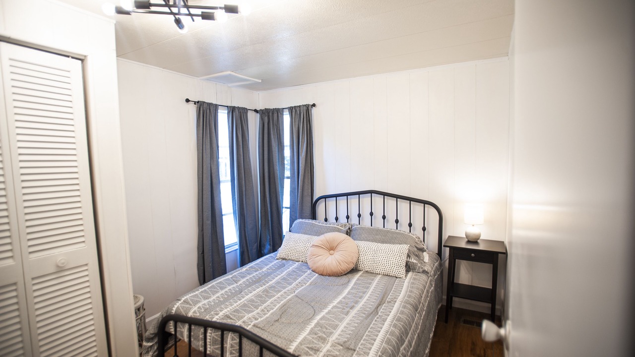 Photo of Bedroom in Weeki Wachee Gardens