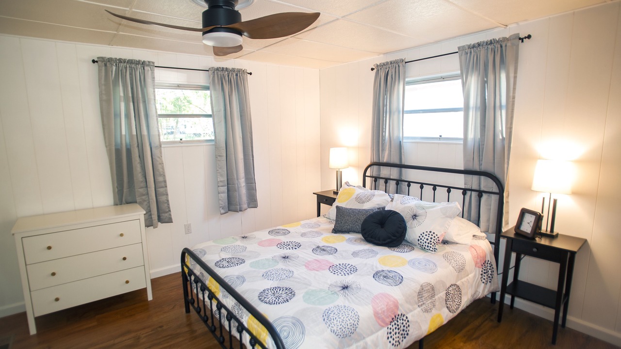 Photo of Bedroom in Weeki Wachee Gardens