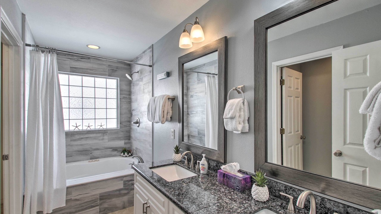 Photo of Bathroom in Sunset Bayou