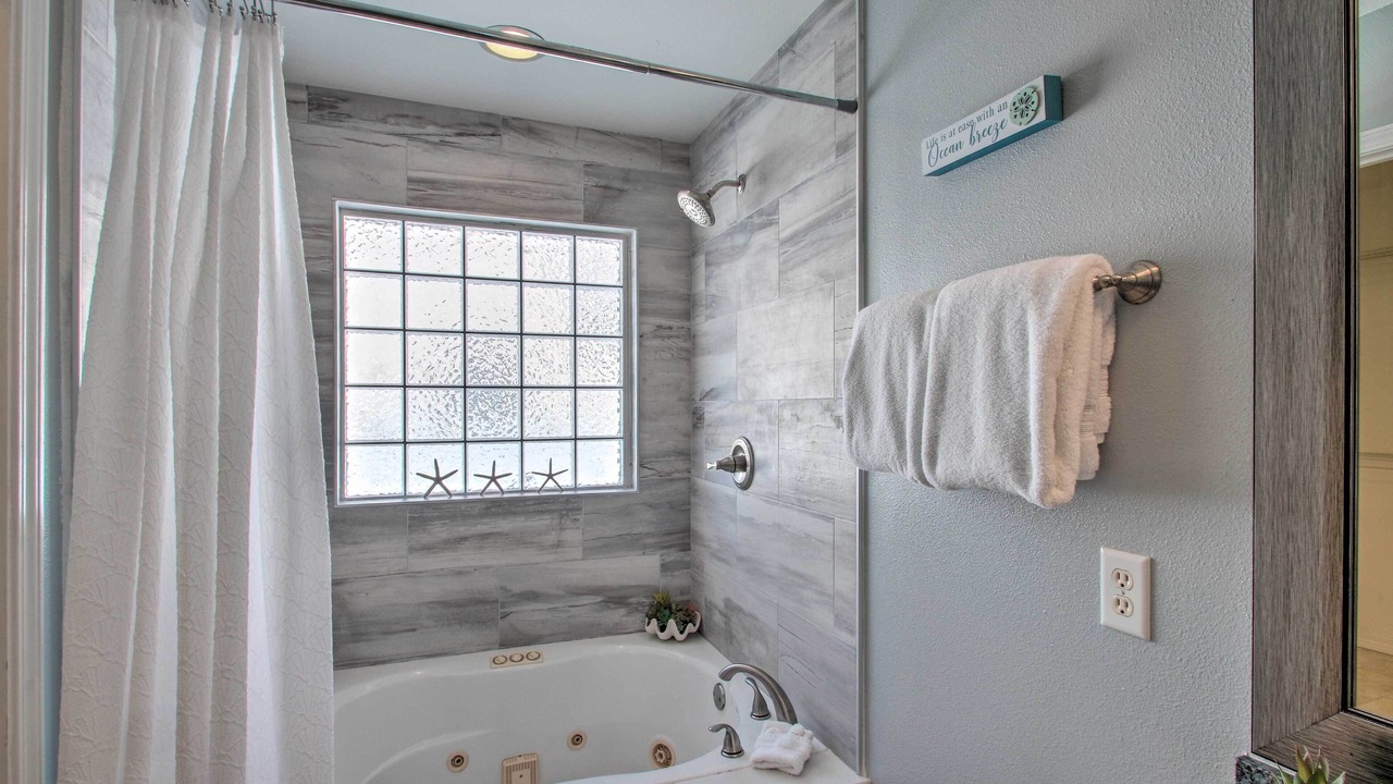 Photo of Bathroom in Sunset Bayou