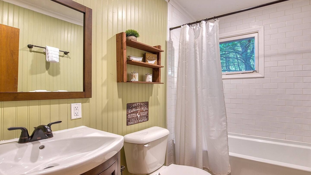 Photo of Bathroom in Maggie Valley