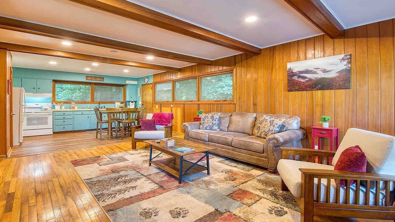 Photo of Livingroom in Maggie Valley