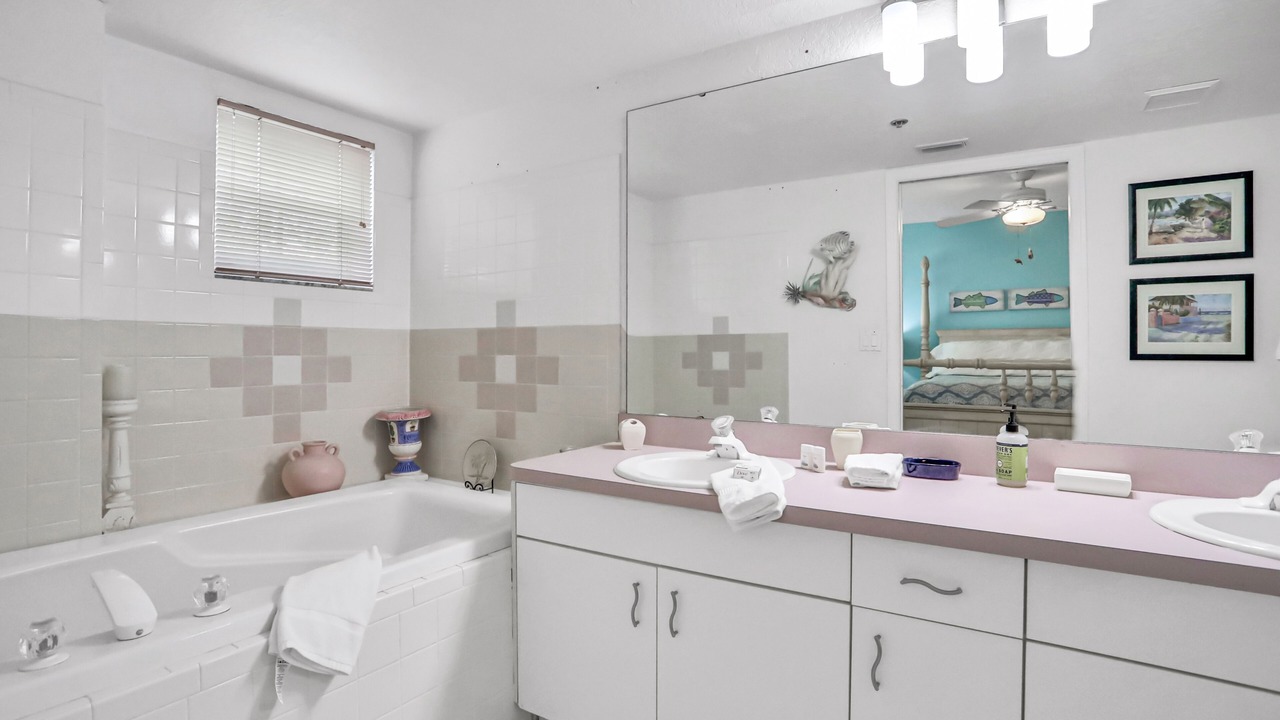 Photo of Bathroom in Independence Square