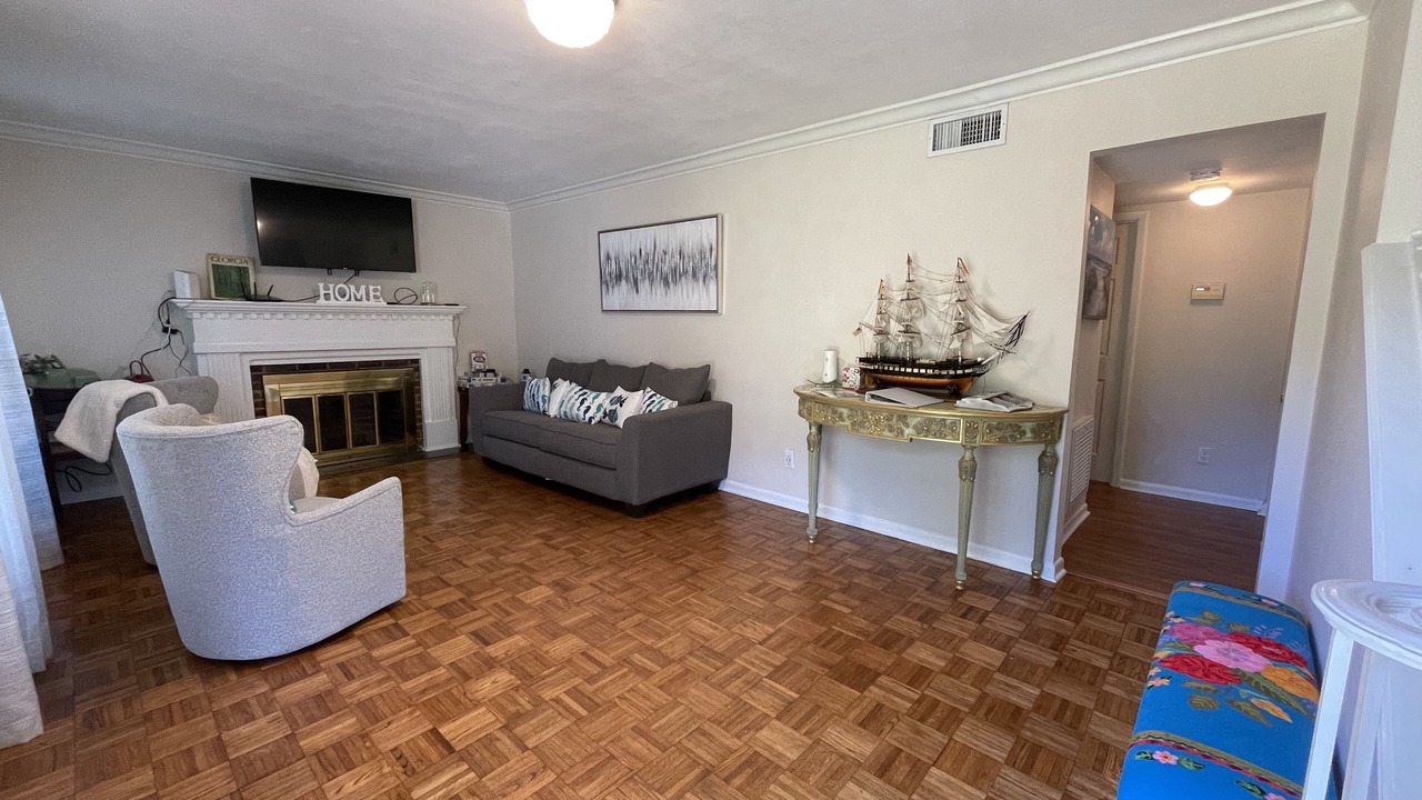 Photo of Livingroom in Country Club Estates