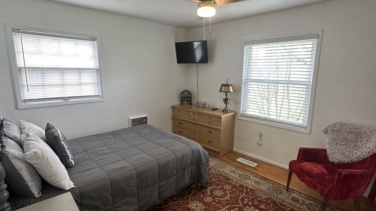 Photo of Bedroom in Guntersville