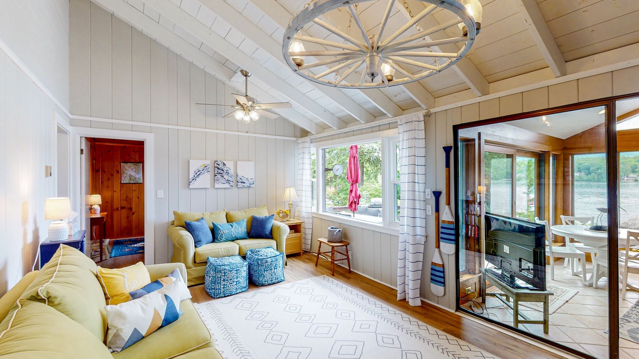 Photo of Livingroom in Moultonborough