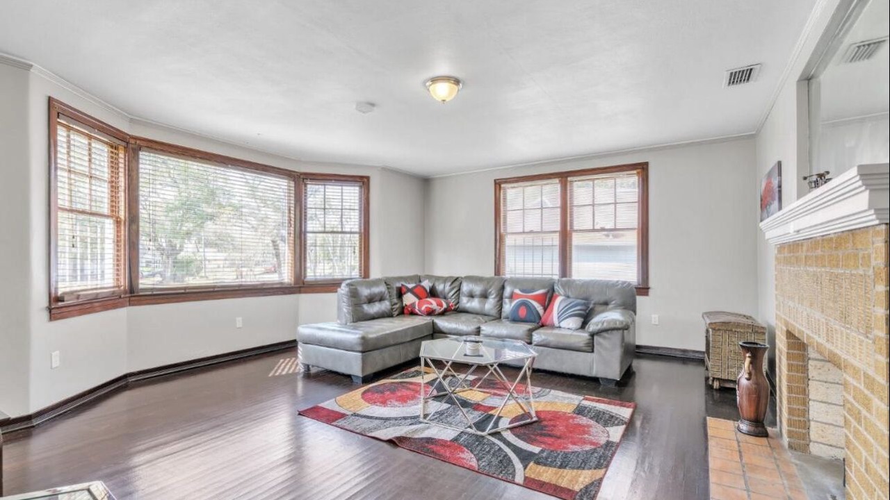 Photo of Livingroom in Urban Core
