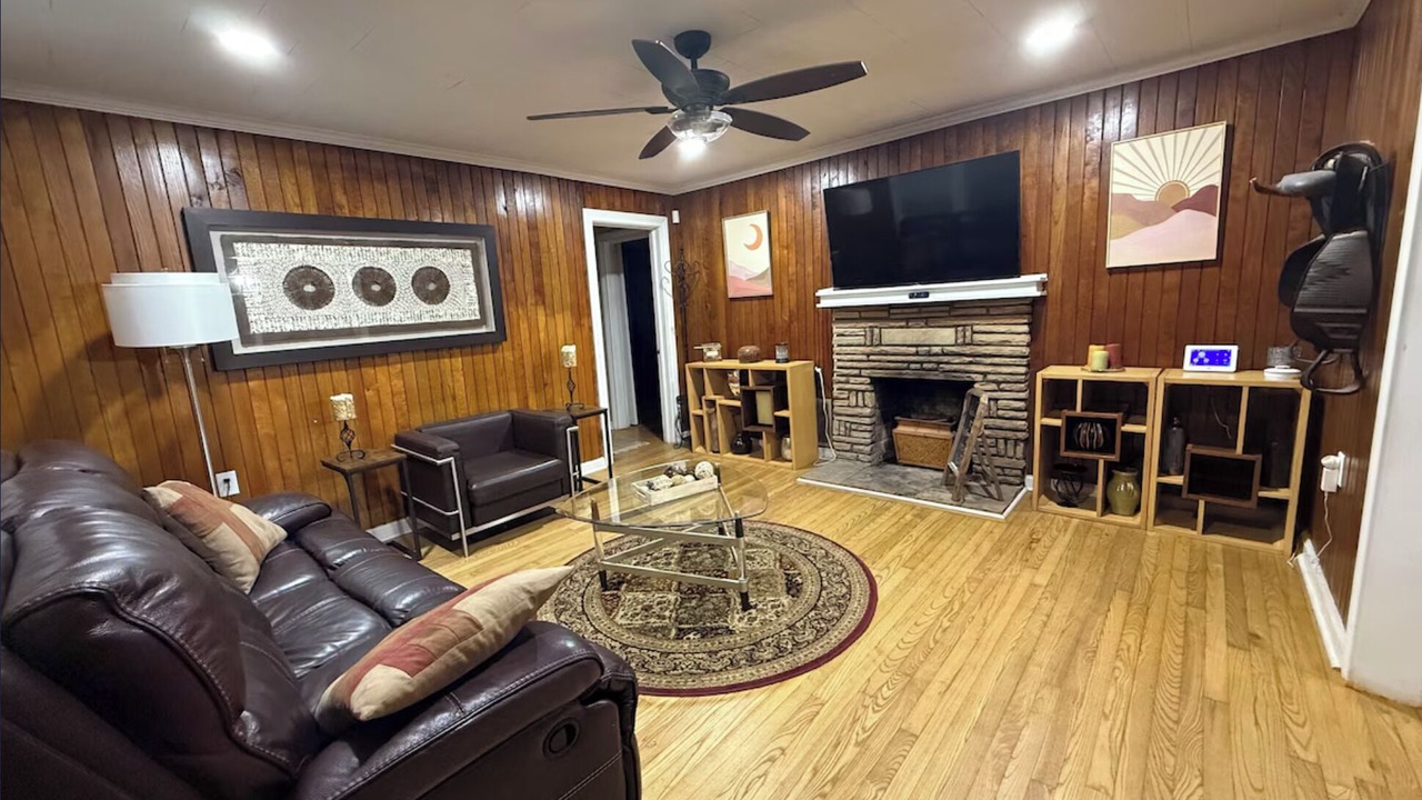 Photo of Livingroom in Cliftondale