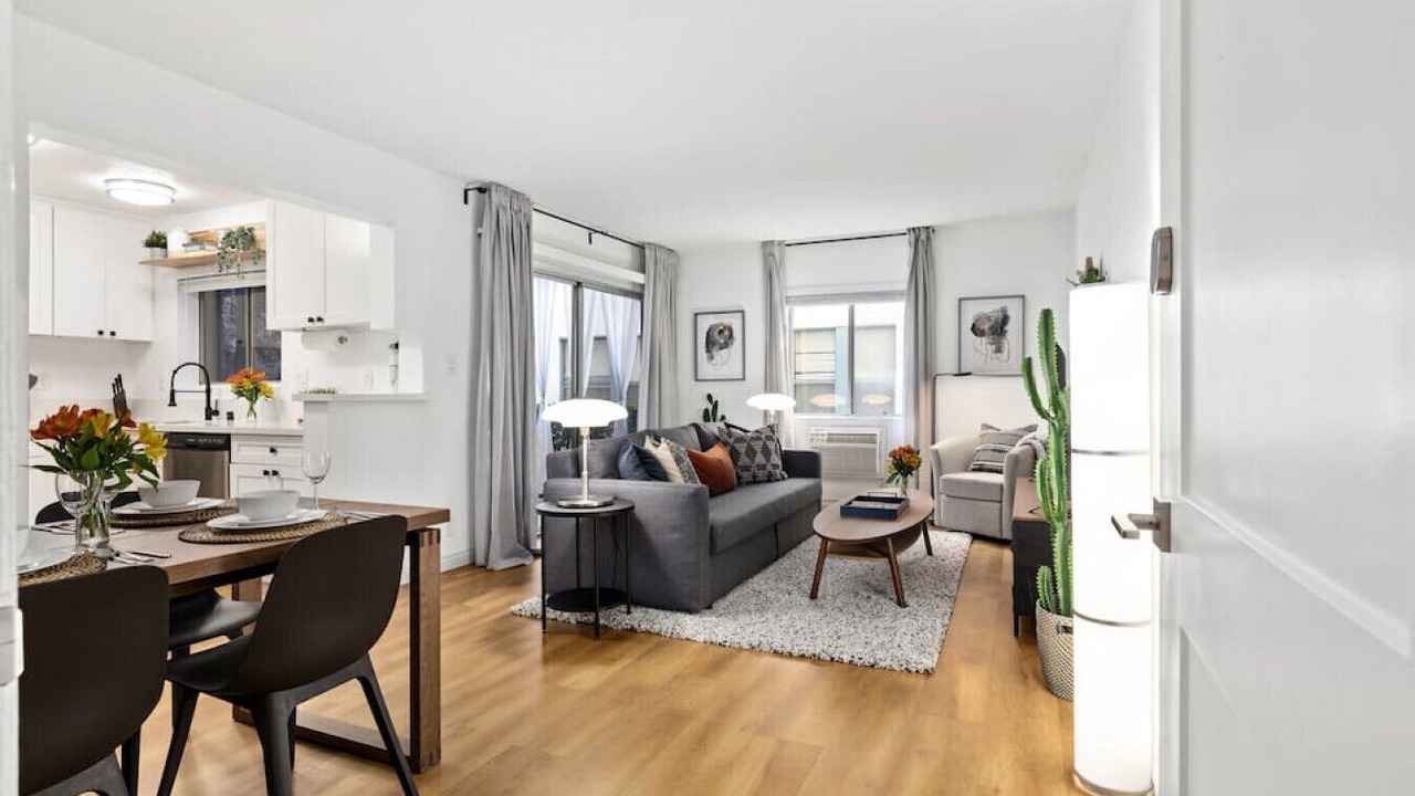 Photo of Livingroom in Alamitos Beach
