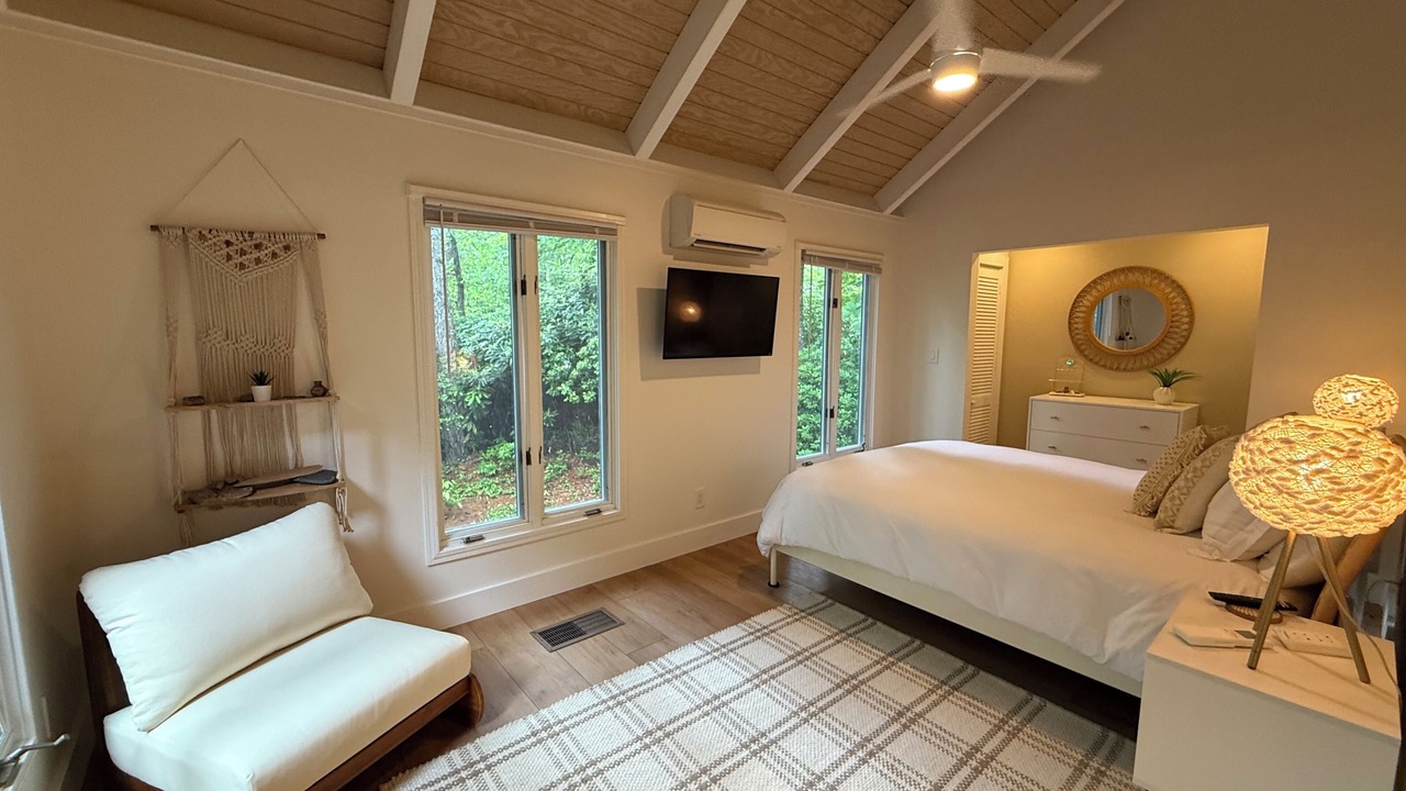 Photo of Bedroom in Lake Toxaway