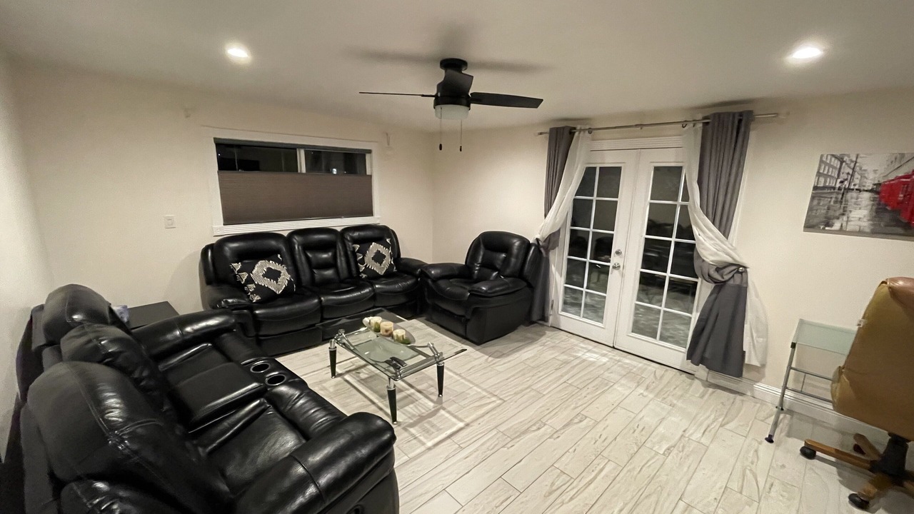 Photo of Livingroom in Canoga Park