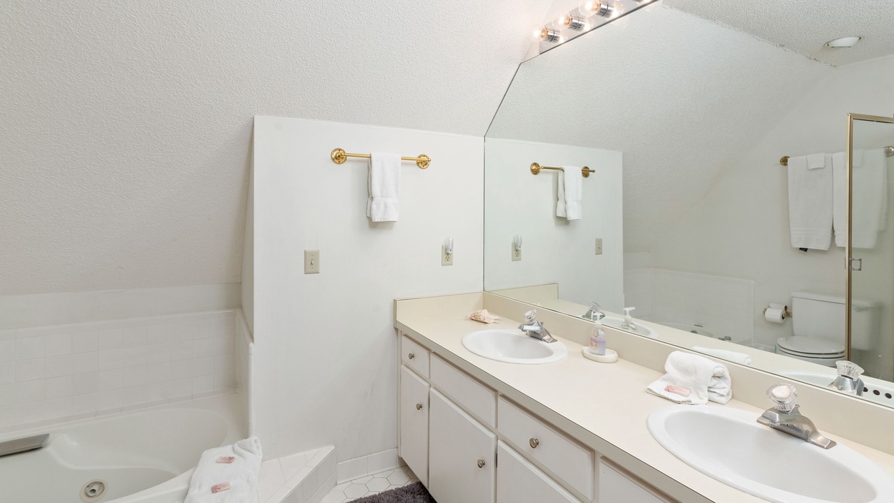 Photo of Bathroom in King City